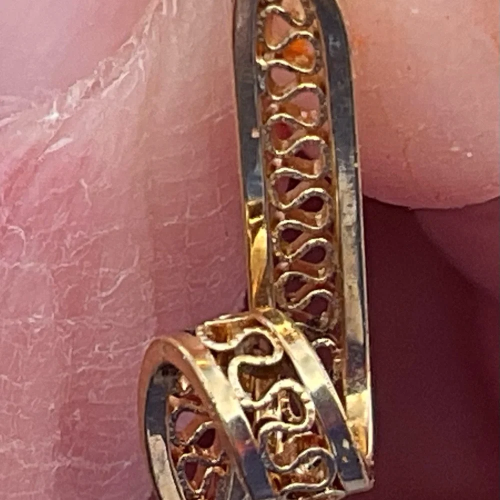Filigree Goldtone Earrings Post Pierced 0.5” long